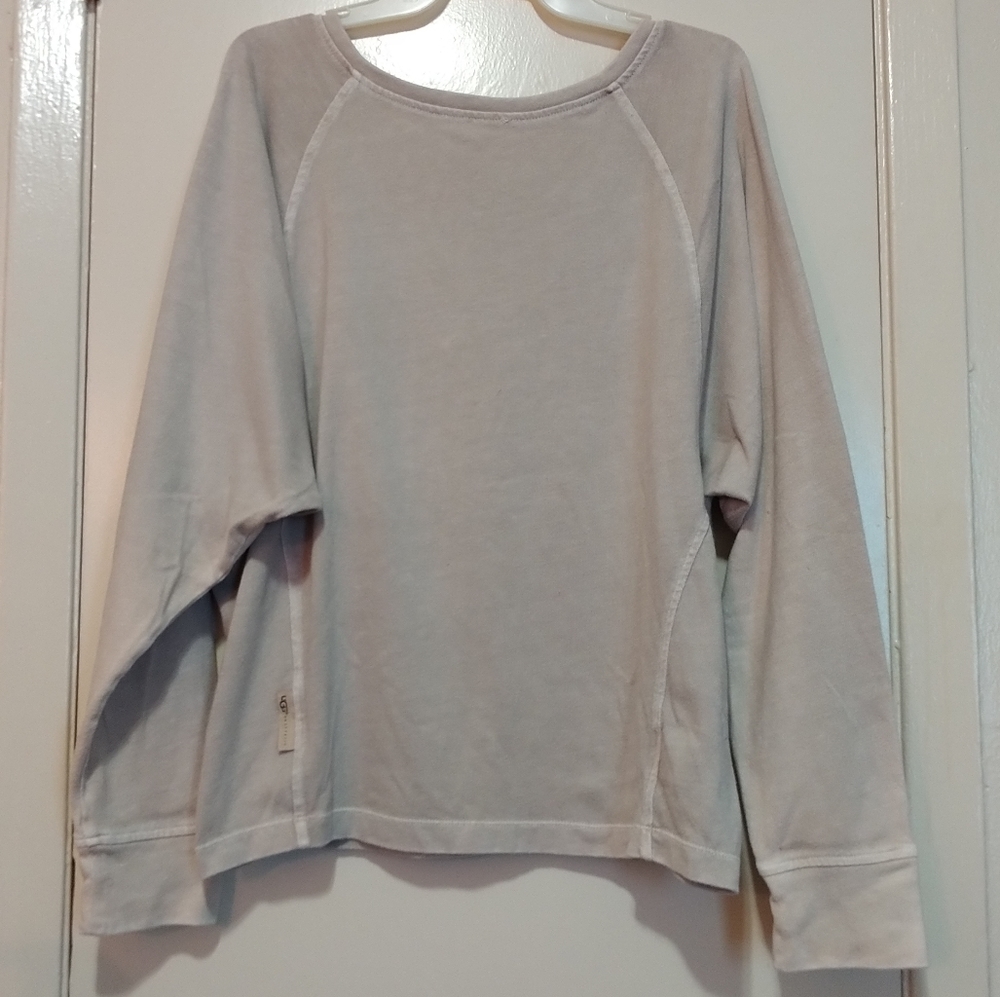 💙UGG Open Back Shirt (med only)💙 - Picture 4 of 11
